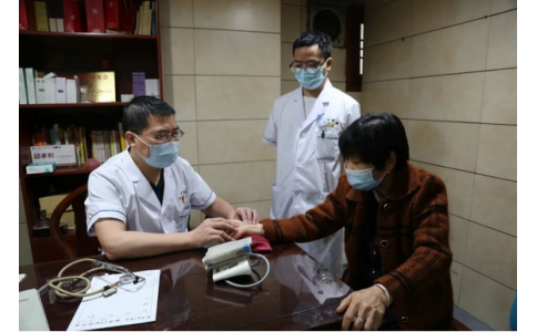 曹文新：精研數(shù)寸銀針弘仁術(shù)，擅用一雙巧手濟(jì)蒼生！
