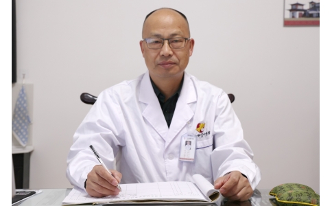 喜訊！熱烈祝賀馬志忠主任榮獲第二屆國醫(yī)大師劉志明（湘潭）中醫(yī)藥發(fā)展貢獻(xiàn)獎，并入選全國基層名老中醫(yī)藥專家傳承工作室建設(shè)項(xiàng)目